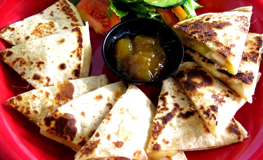 Cheesy grilled chicken tortilla with mango 01